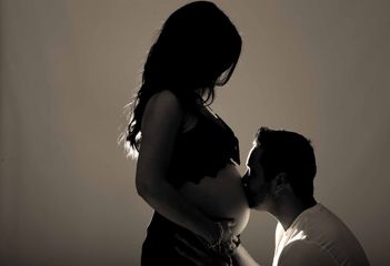 Beehive Photography Studios - Pregnancy - Couple - Love - Bump - Comin