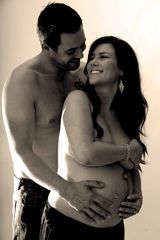 Beehive Photography Studios - Pregnancy - Couple - Love - Bump - Comin